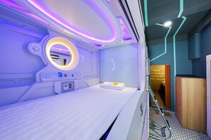 Premium bedding, memory-foam beds, in-room safe, desk - Nang Capsule Hostel (Da Nang)