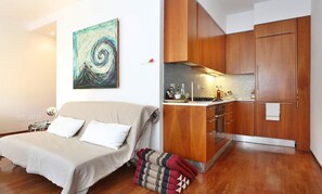 Apartment, 1 Schlafzimmer | Eigene Küche | Kühlschrank, Herdplatte, Wasserkocher mit Kaffee-/Teezubehör