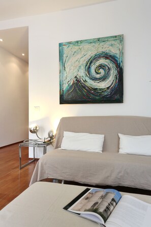 Apartment, 1 Schlafzimmer | Wohnbereich | Flachbildfernseher