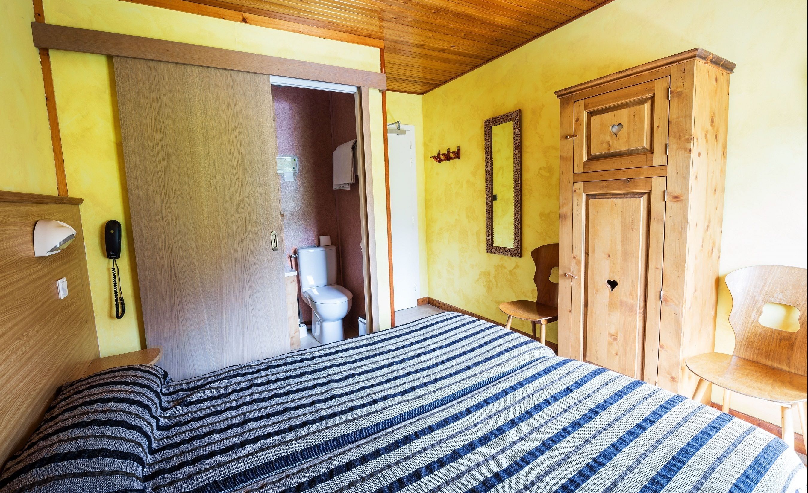 twin room | individually furnished, desk, blackout curtains, free cots/infant beds