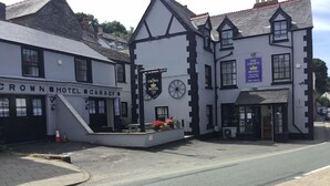A building with a sign reading "Crown Hotel Garage". - The Crown Hotel (Corwen)