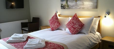 Bureau, fer et planche à repasser, Wi-Fi gratuit, draps fournis