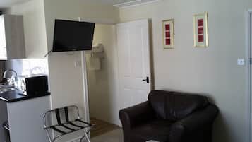 Executive Studio Suite, 1 Bedroom | 1 bedroom, desk, iron/ironing board, free WiFi