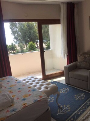 Standard Room, 1 Double or 2 Single Beds, Garden View