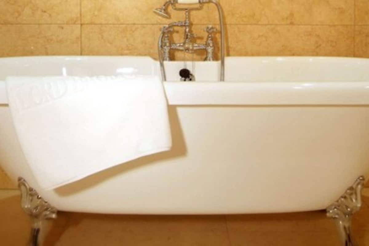 free toiletries, towels