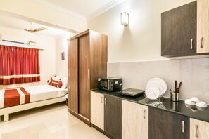 Superior Studio, 1 Queen Bed, Non Smoking, Kitchenette | Private kitchenette | Fridge, microwave, coffee/tea maker - Octave Studio Hotel (Bengaluru)