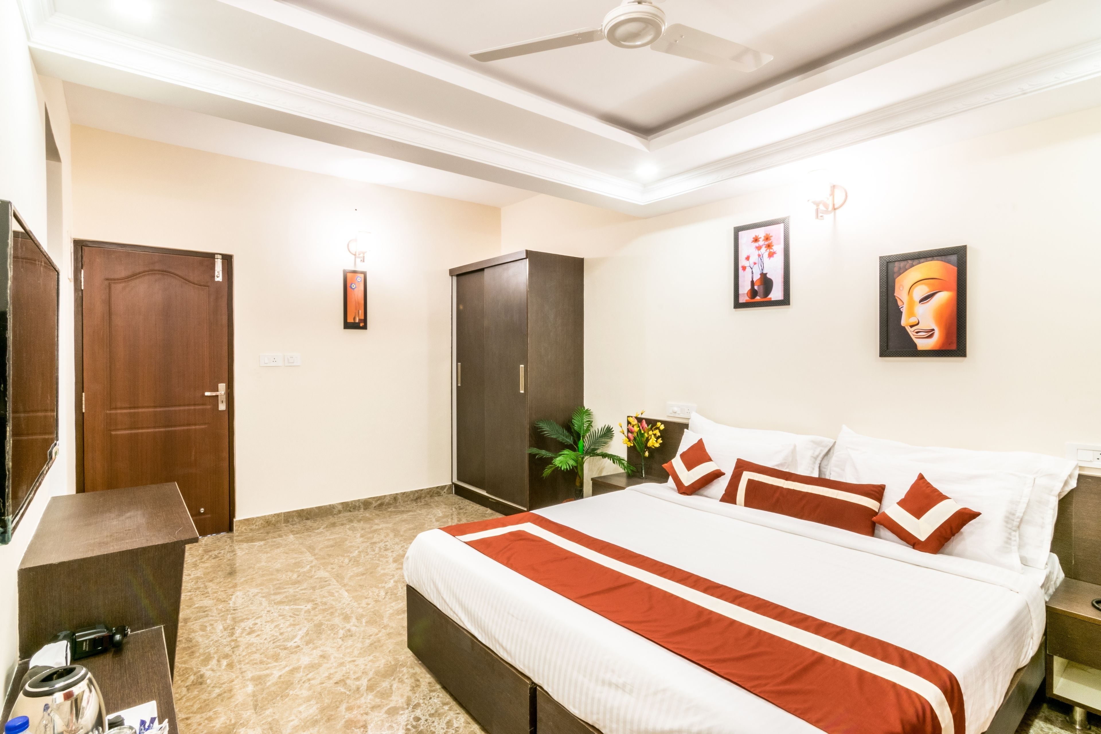 Superior Studio, 1 Queen Bed, Non Smoking, Kitchenette | Desk, free WiFi