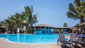 3 outdoor pools