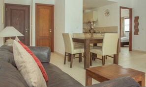 Apartment, 2 Bedrooms, Pool View | Living area