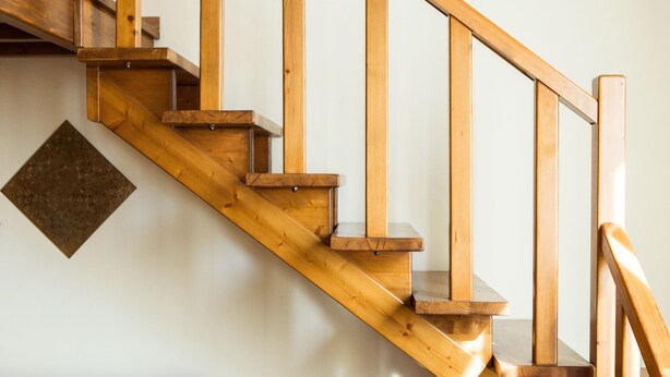 A wooden staircase with a glass railing. - Charming Suite Cavour Heart of Florence (Florence)