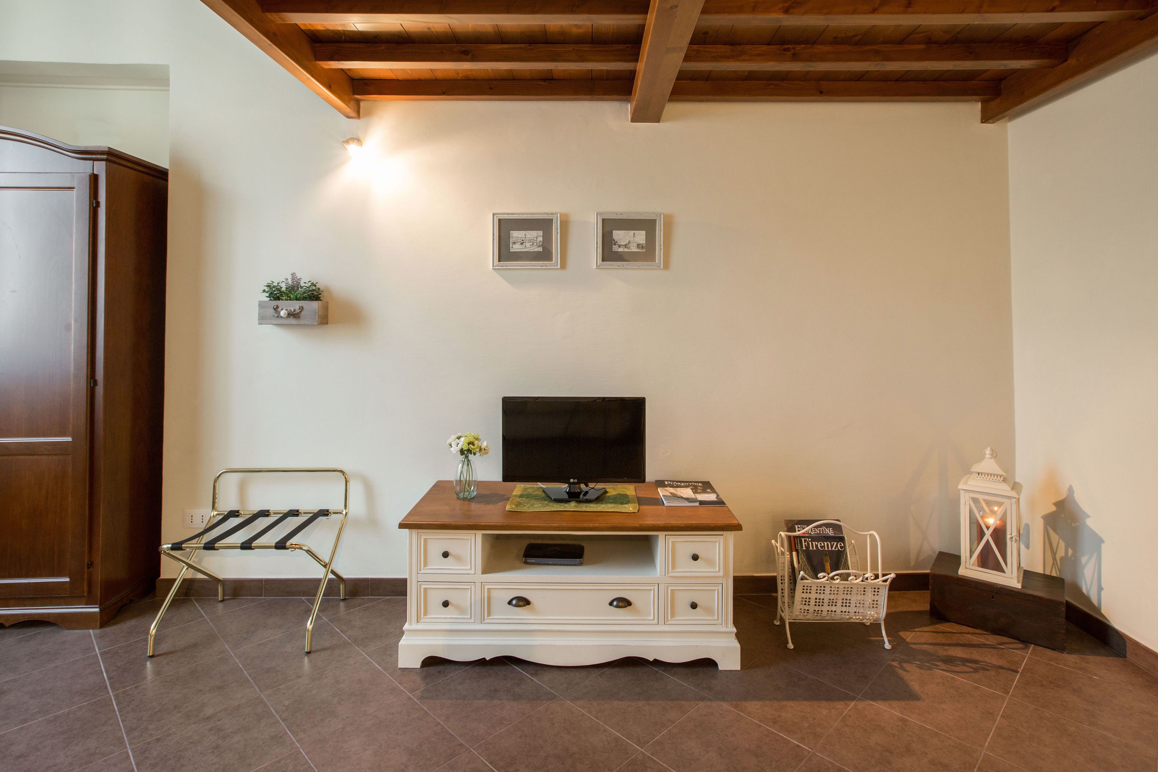 Classic-Apartment, 1 Schlafzimmer | Wohnbereich | Flachbildfernseher