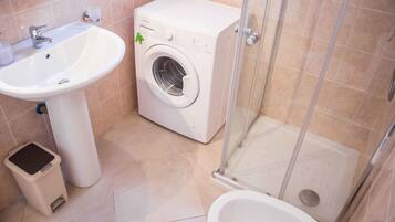 Apartment, 2 Schlafzimmer, Meerblick | Badezimmer