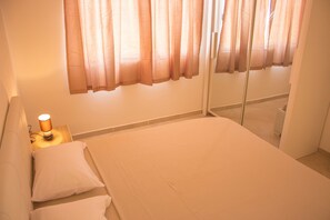 公寓, 2 间卧室, 海洋景观 | 2 多间卧室、客房内保险箱、熨斗/熨衣板、免费婴儿床