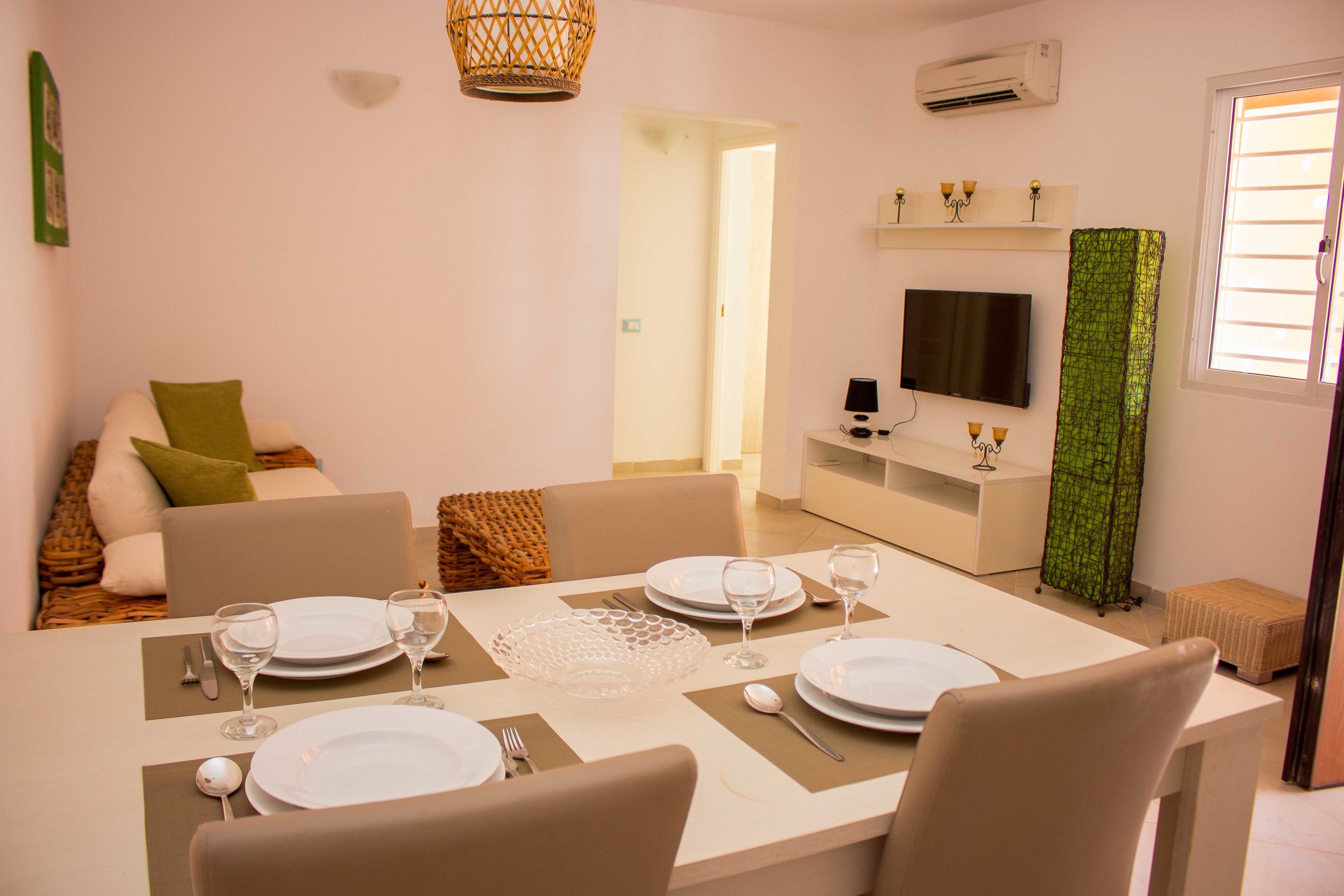 Apartment, 2 Bedrooms, Ocean View | Living area | 32-inch TV with premium channels