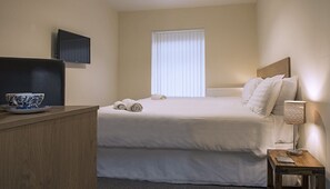 Deluxe Double Room | Desk, iron/ironing board, free WiFi, bed sheets - Cargo Cafe Apartments (Liverpool)