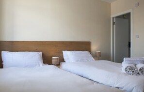 Tomannsrom – deluxe | Skrivebord, strykejern/-brett, wi-fi (inkludert) og sengetøy