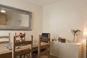 Dining - Cargo Cafe Apartments (Liverpool)
