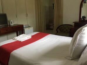 標準單人房 | 書桌、床單