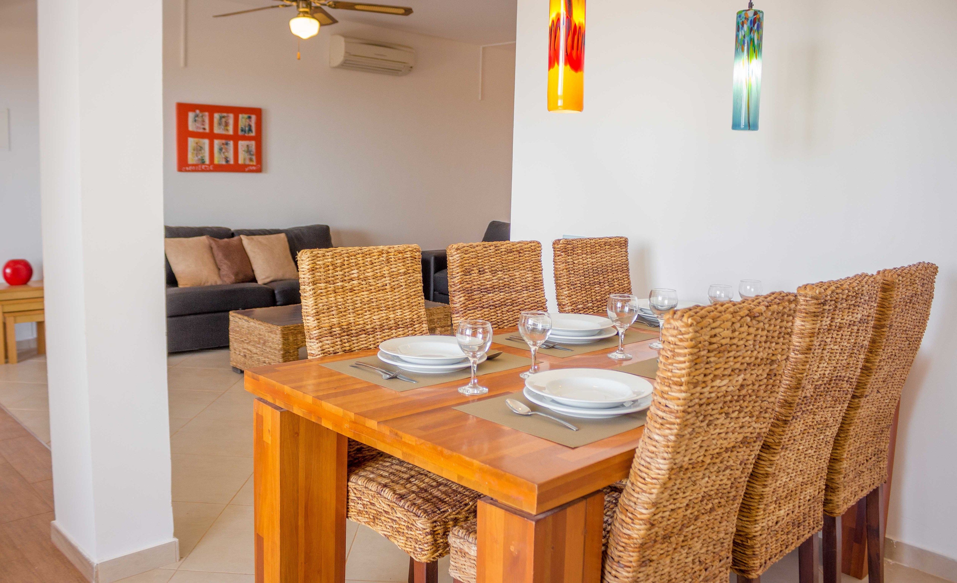 Standard Apartment, 3 Bedrooms | In-room dining