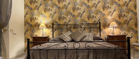 Chambre quadruple | Bureau, fer et planche à repasser, accès au Wi-Fi (inclus)