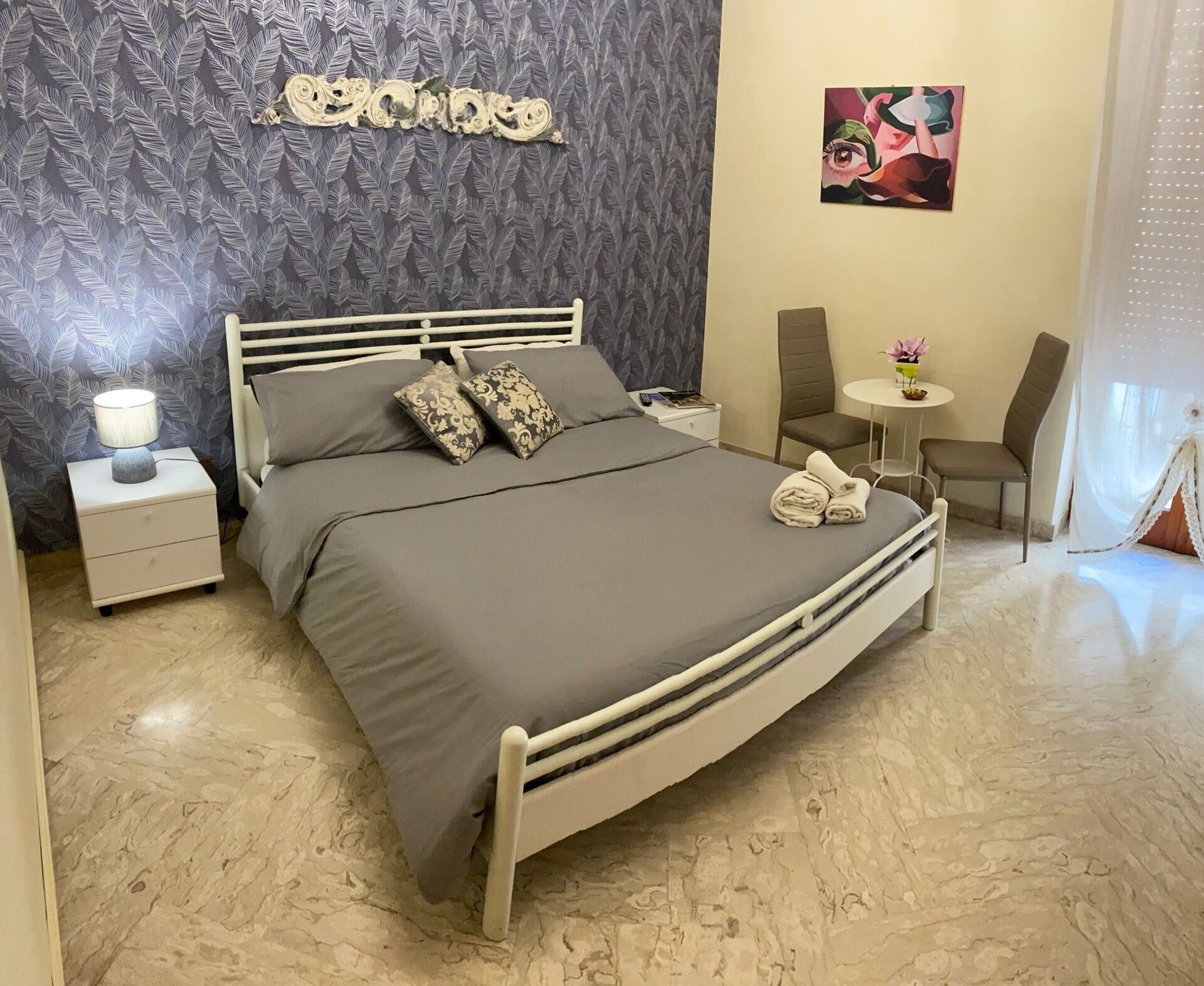 Habitación doble | Escritorio, tabla de planchar con plancha, wifi gratis y ropa de cama 