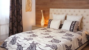 Deluxe House, Terrace, Lake View | Premium bedding, desk, free WiFi