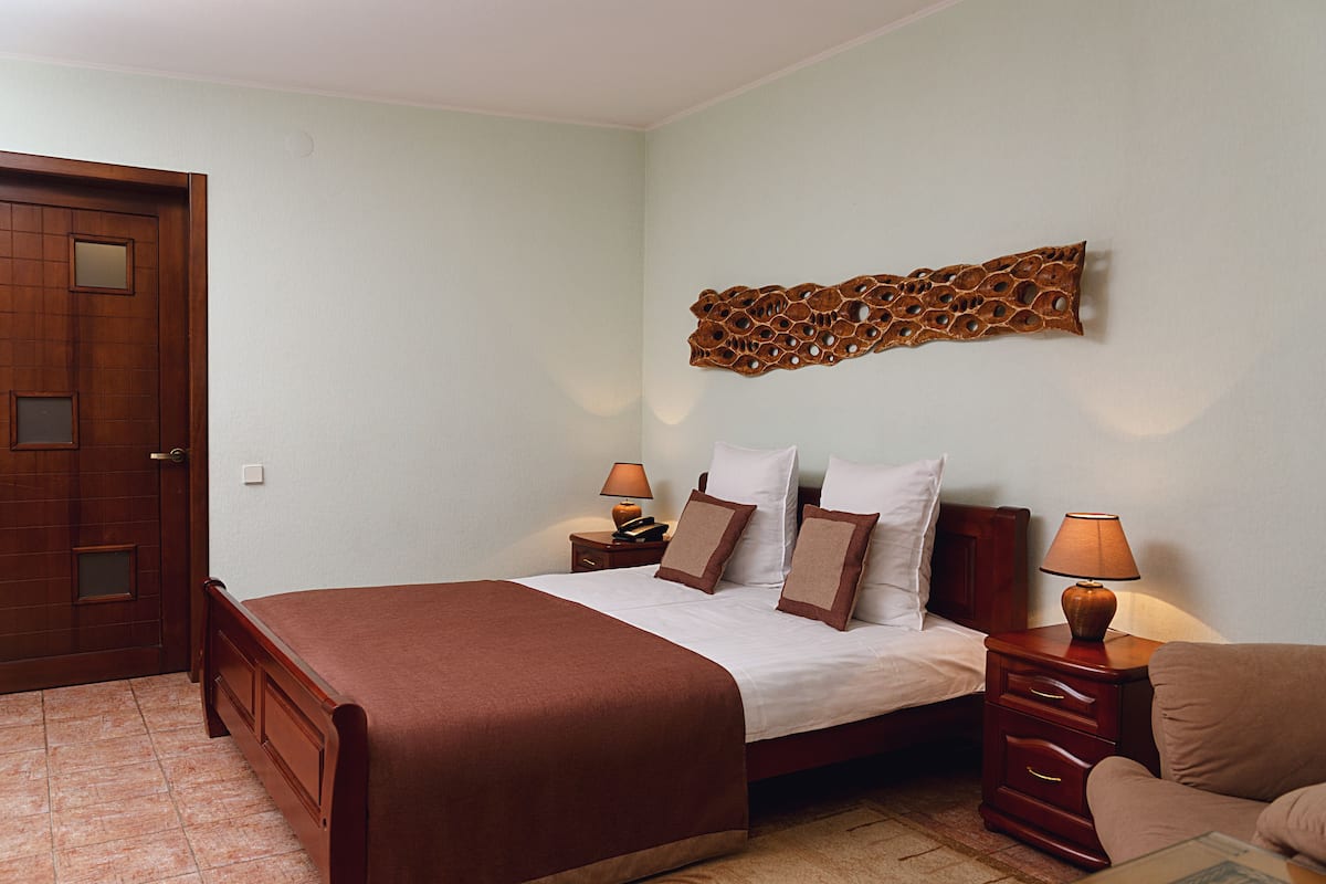 Junior Suite, 1 Bedroom, Ground Floor | Premium bedding, desk, free WiFi