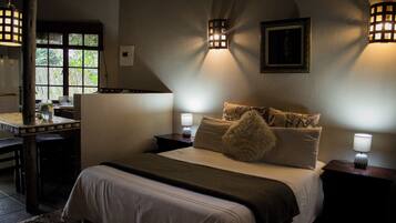 Business Studio Suite, Non Smoking, Garden View (2)