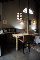 商务开间套房, 无烟房, 花园景观 (2) | 私人厨房 | 微波炉、烤面包机