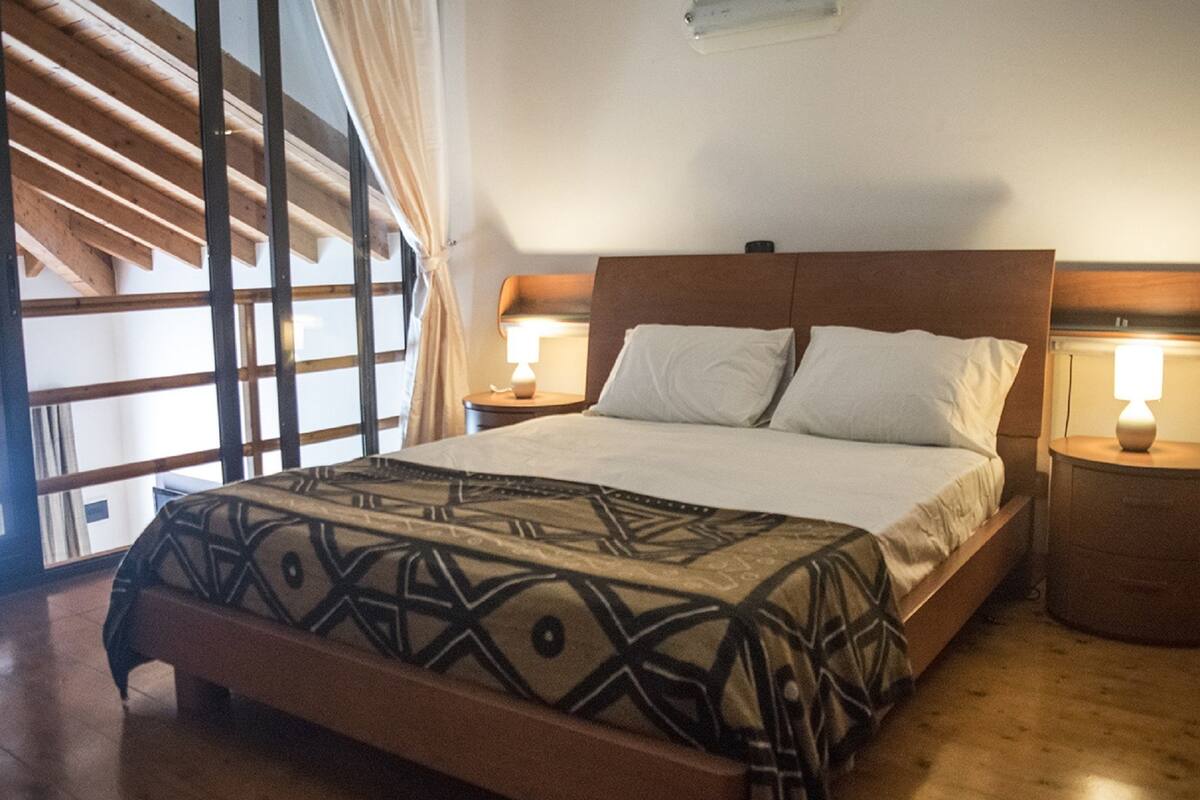 3 bedrooms, in-room safe, iron/ironing board, bed sheets