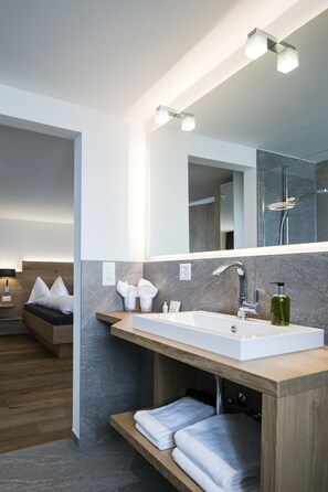 Suite | Biancheria da letto di alta qualità, Wi-Fi gratuito, lenzuola