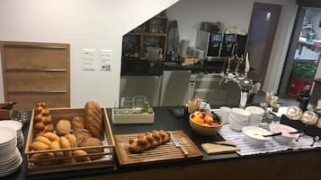 Free daily buffet breakfast