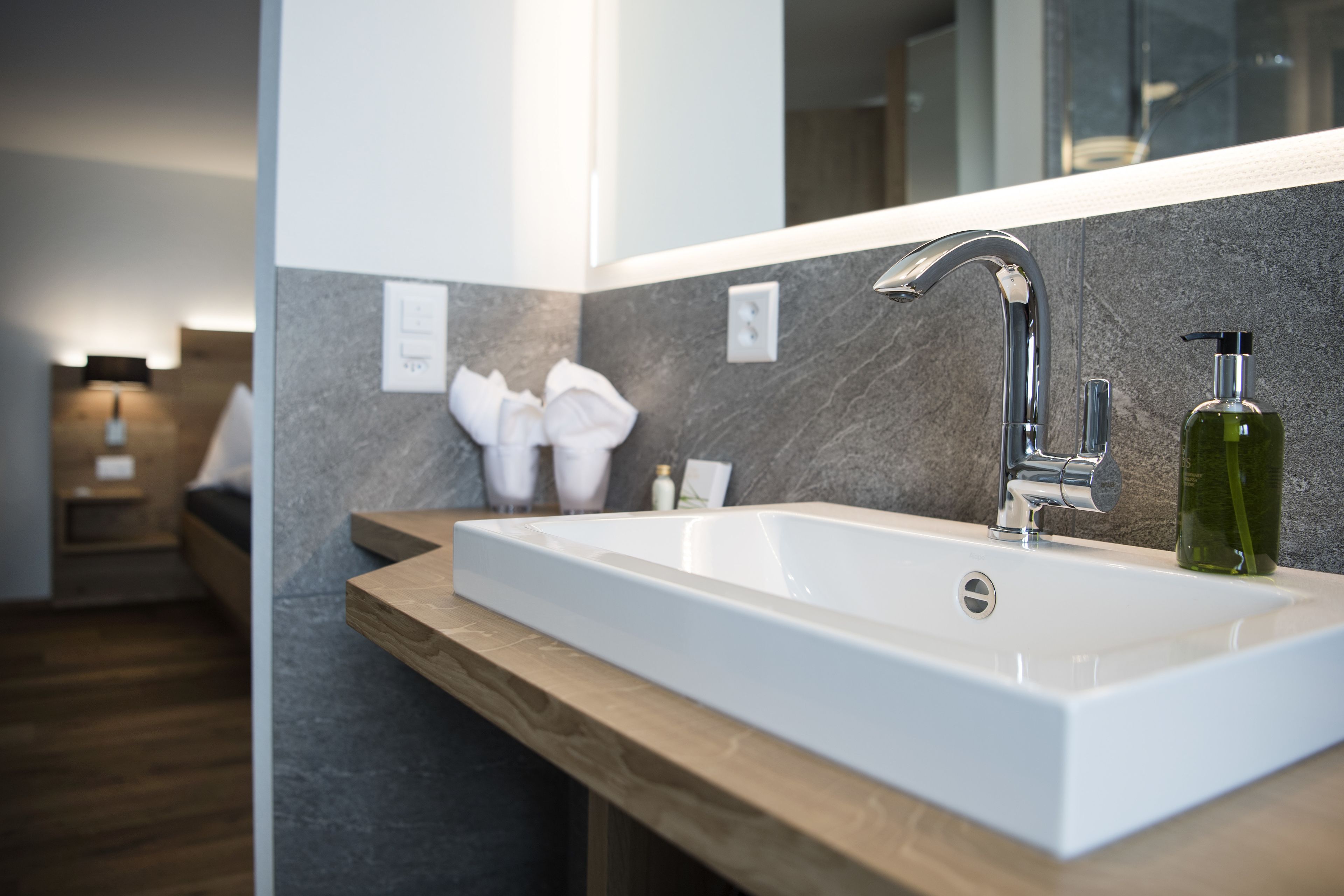 premium bedding, free wifi, bed sheets, wheelchair access