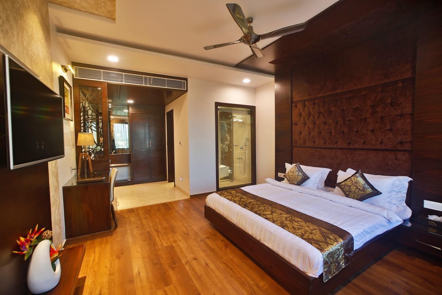 Ropa de cama de alta calidad y minibar 