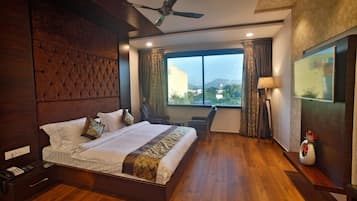 Premium bedding, minibar, in-room safe, desk