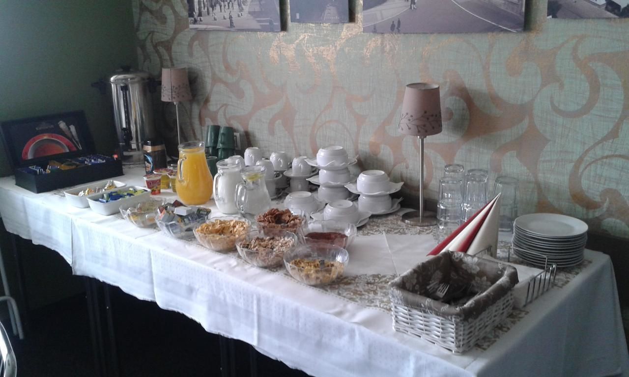 Desayuno a la carta diario (CZK 170.00 por persona)