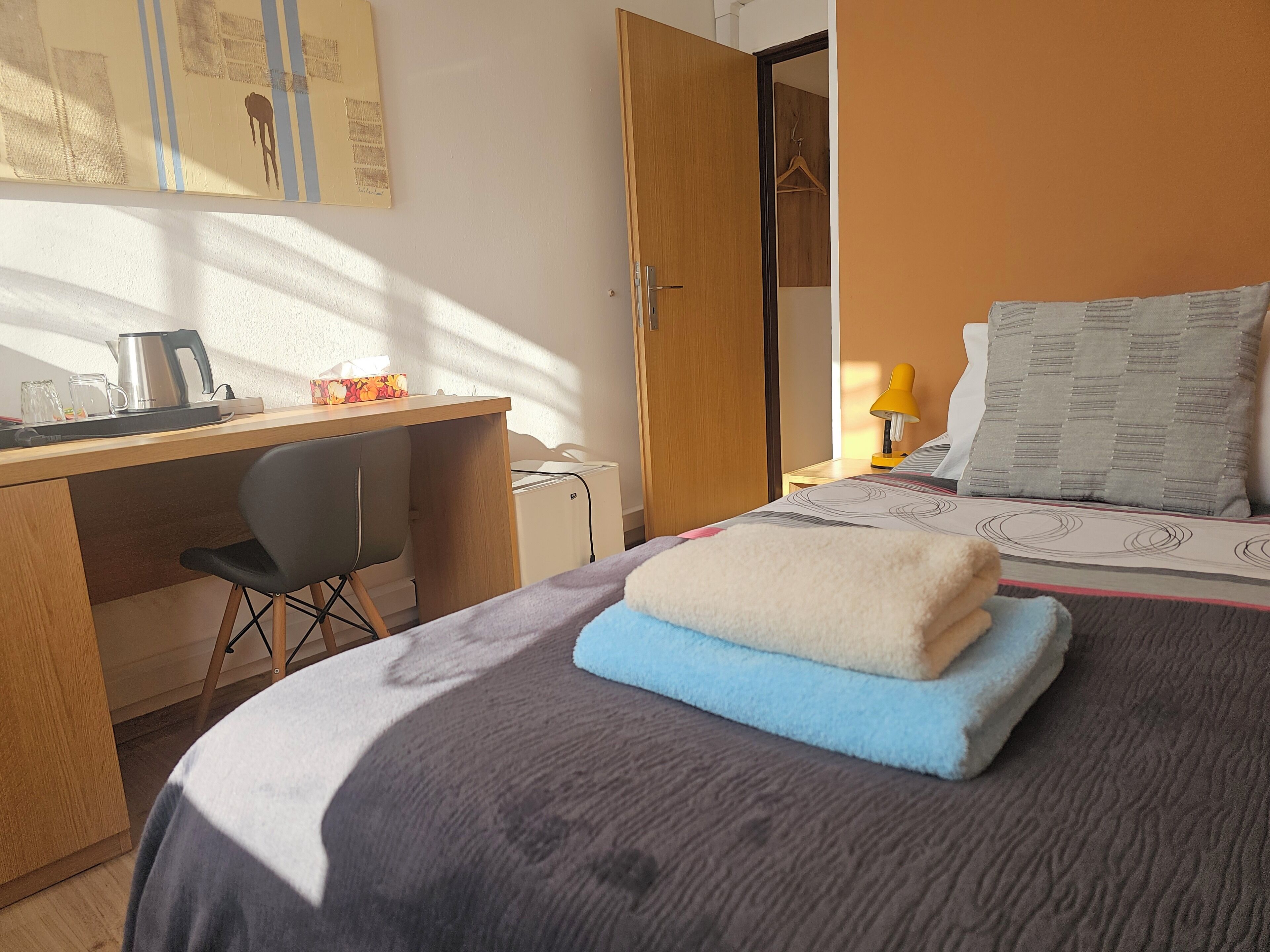 Standard-Einzelzimmer | Pillowtop-Betten, Schreibtisch, Verdunkelungsvorhänge