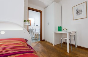 City Single Room | In-room safe, desk, soundproofing, iron/ironing board - La Casa Di Linda B&B (Mirano)