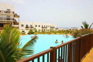 3 piscinas externas