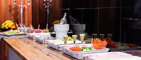 Tägliches Frühstücksbuffet (140 SEK pro Person)