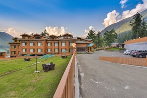 Property entrance - Hotel Royal Hillton, Pahalgam (Anantnag)