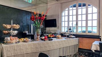 Daily buffet breakfast (EUR 6 per person)