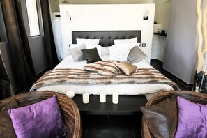 Sábanas de algodón egipcio, colchones con pillow-top y minibar 