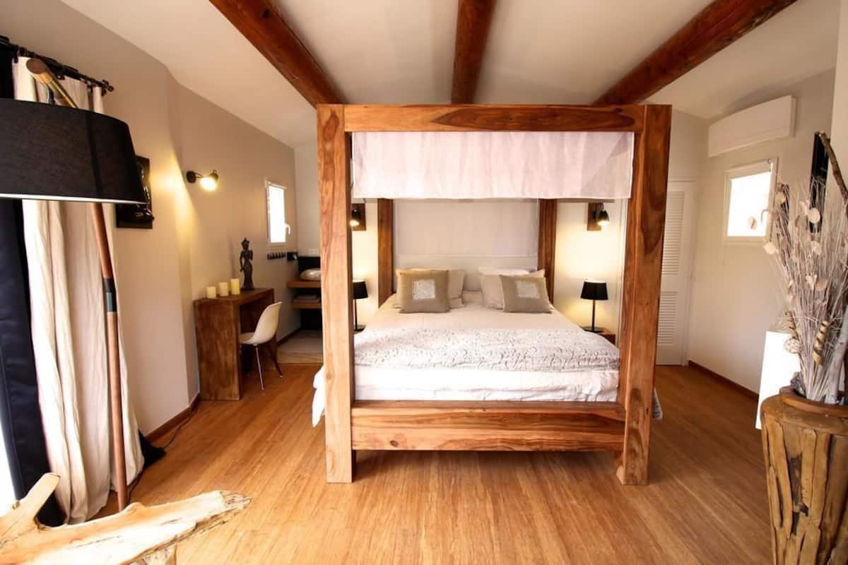 Double Room (Teck) | Egyptian cotton sheets, pillow-top beds, minibar, desk