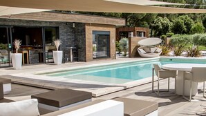 Outdoor pool - Mas des cigales (Orgon)