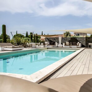 Outdoor pool, open 8 AM to 10 PM, pool umbrellas, sun loungers - Mas des cigales (Orgon)