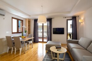 Classic Apartment, 1 Bedroom | Living area