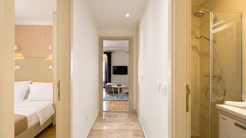 Classic Apartment, 1 Bedroom | Ruang tamu | TV skrin rata