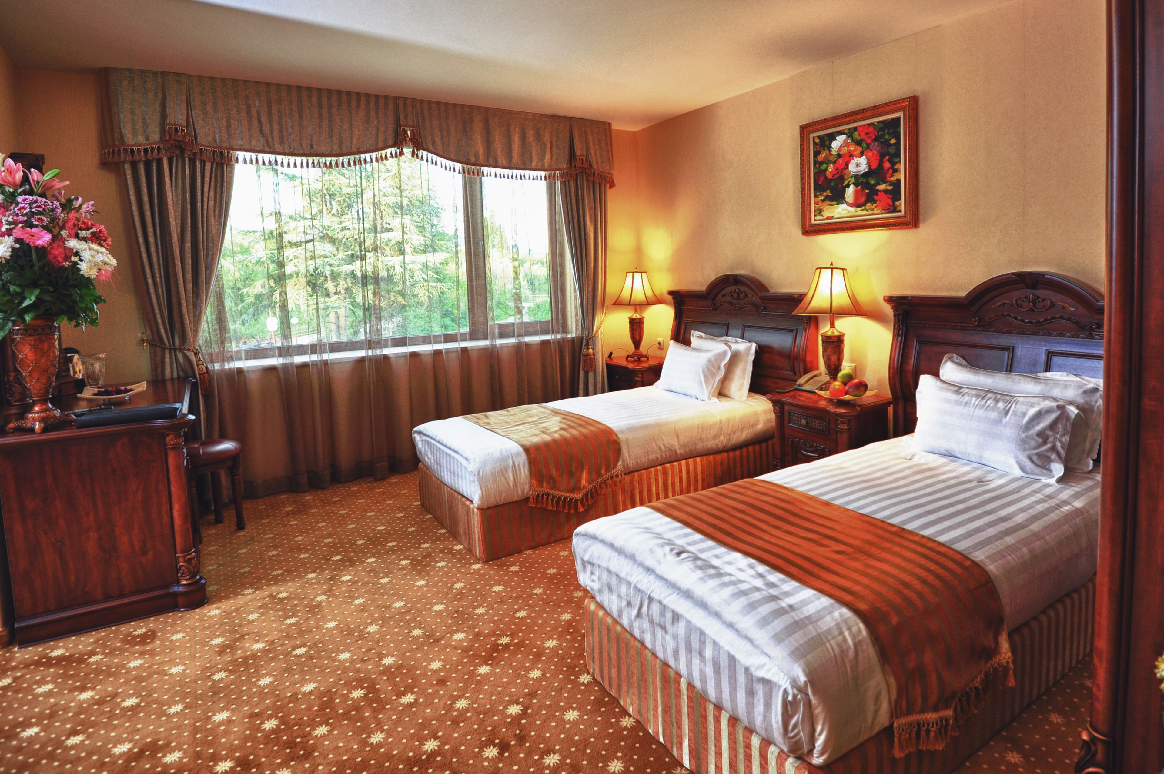 Dobbeltværelse med dobbeltseng eller 2 enkeltsenge | Minibar, pengeskab på værelset, skrivebord, lydisolering