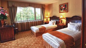 Double or Twin Room | Minibar, in-room safe, desk, soundproofing